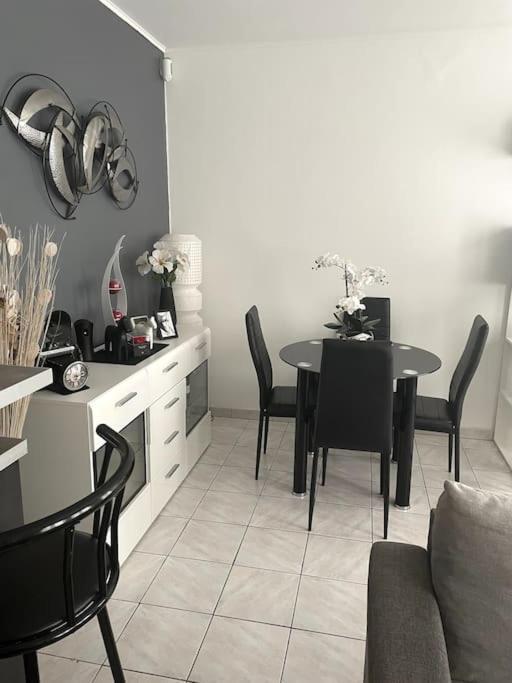 Appartement - Chic Et Cosy A 30 Minutes De Paris Et 25 Minutes De Disney Ozoir-la-Ferriere Bagian luar foto
